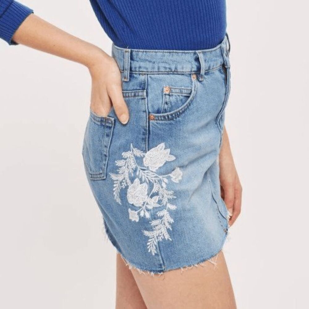 moto topshop women blue jean mini skirt with white floral embroidery size 6